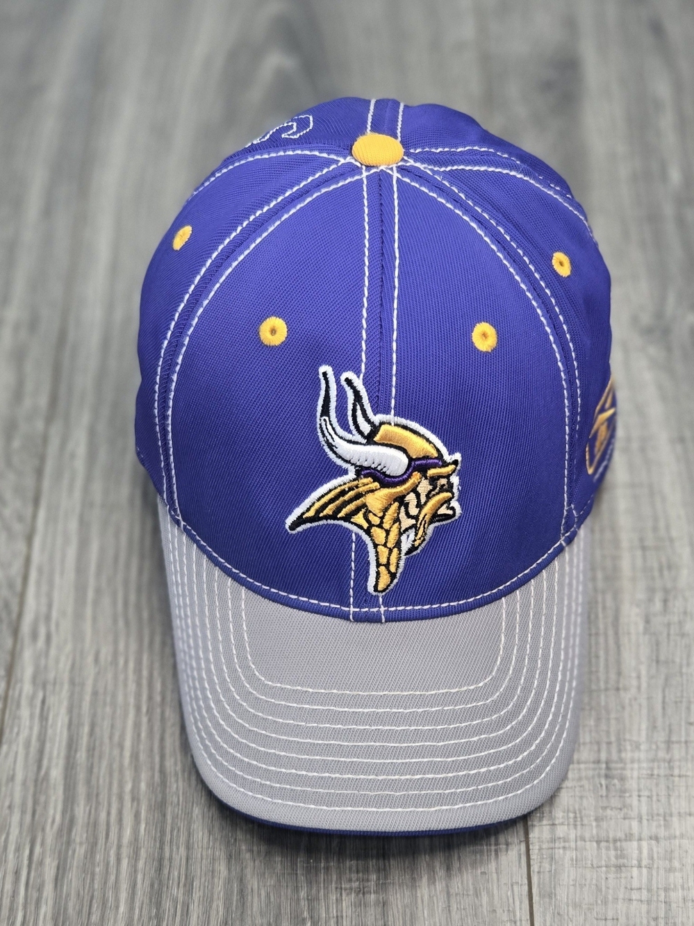 Vintage Y2K Minnesota Vikings Reebok On Field NFL Sideline Hat OSFA Purple Gray